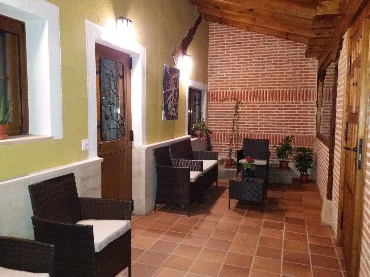 Hotel Rural El Yunque Santibanez de la Pena Bagian luar foto
