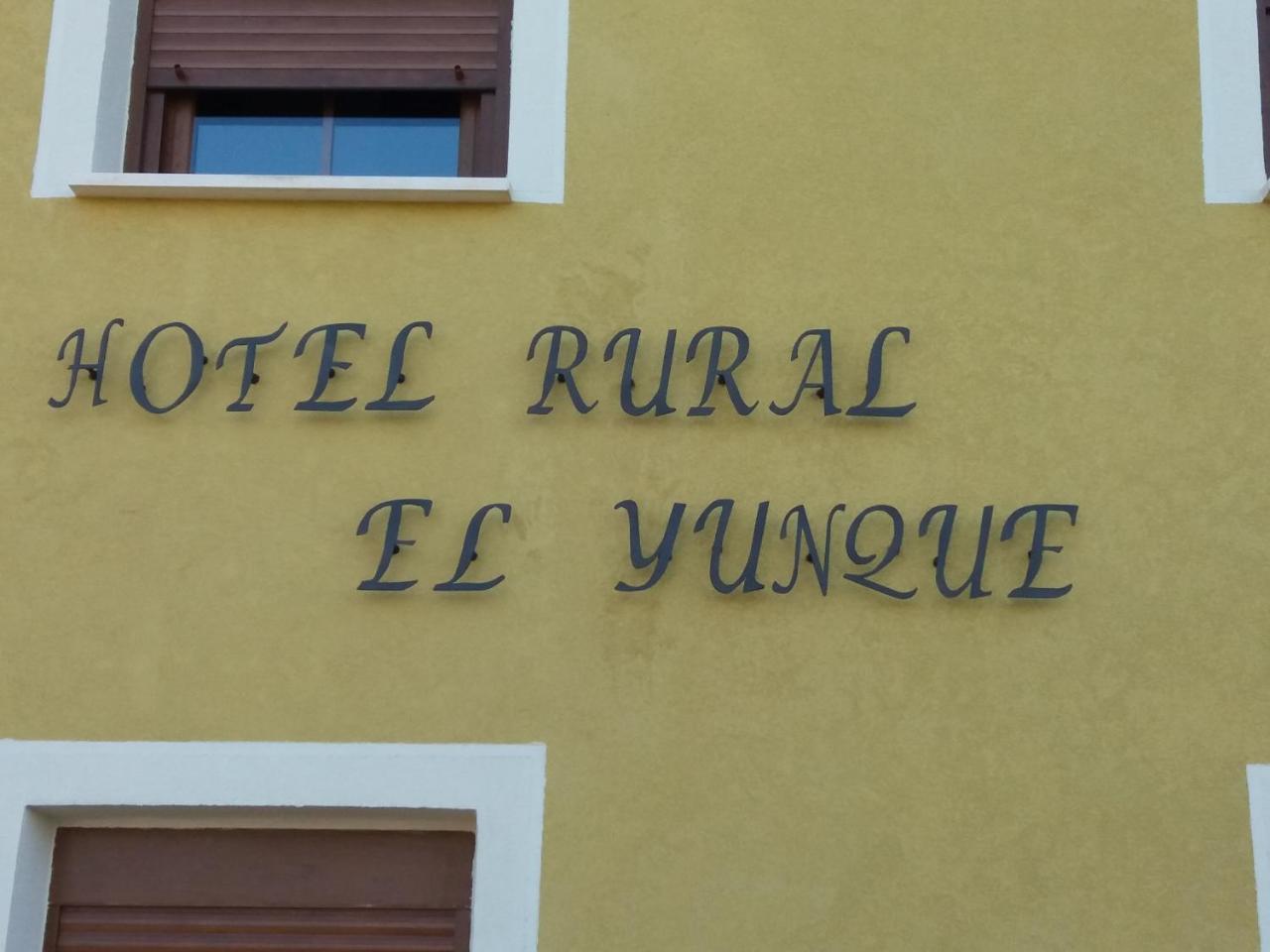 Hotel Rural El Yunque Santibanez de la Pena Bagian luar foto